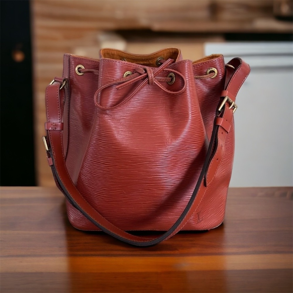 🌸Host Pick 🌸 LOUIS VUITTON w/COA Epi Leather Petit Noe Drawstring Bag